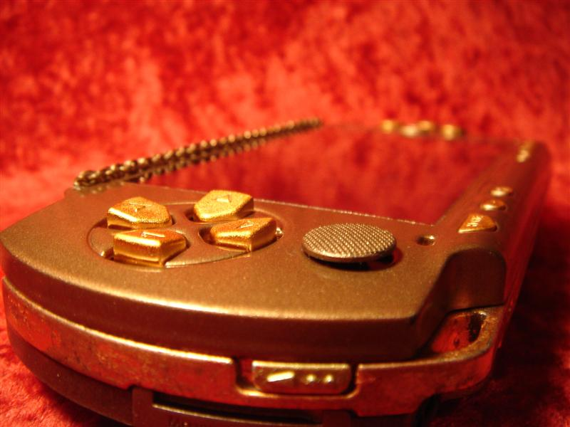 Illustration for article titled Sony PSP God of War Mod Looks Bloodthirstily Fantastic
